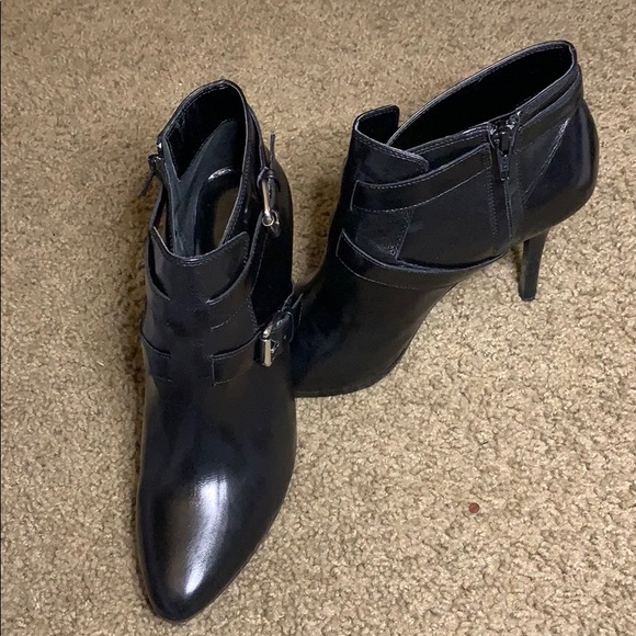 Shoes - Picture 2 of 4